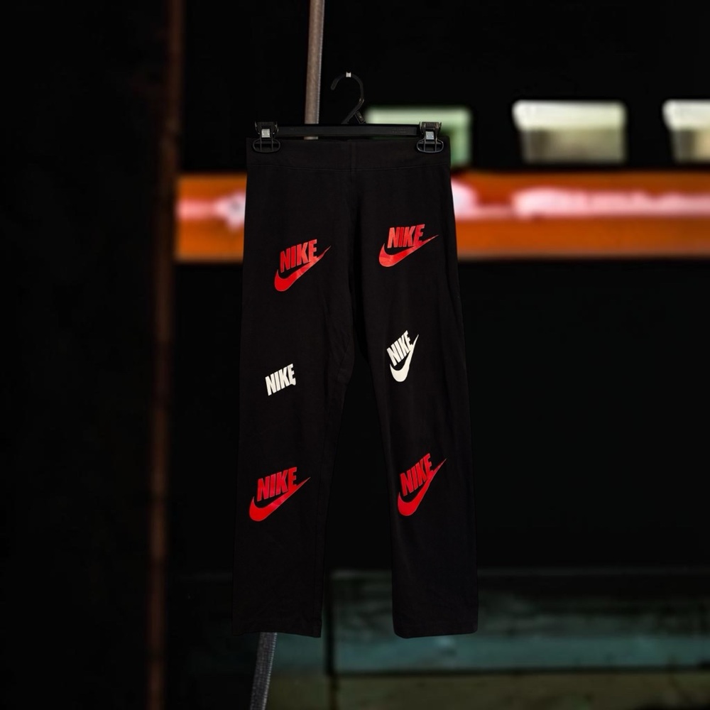 Nike Logo Print Capri Leggings | Athletic Mid-Calf Activewear Pants